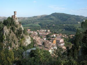Brisighella,_Panorama_dalla_Rocca_Manfrediana._A_sinistra_la_Torre_dell'Orologio